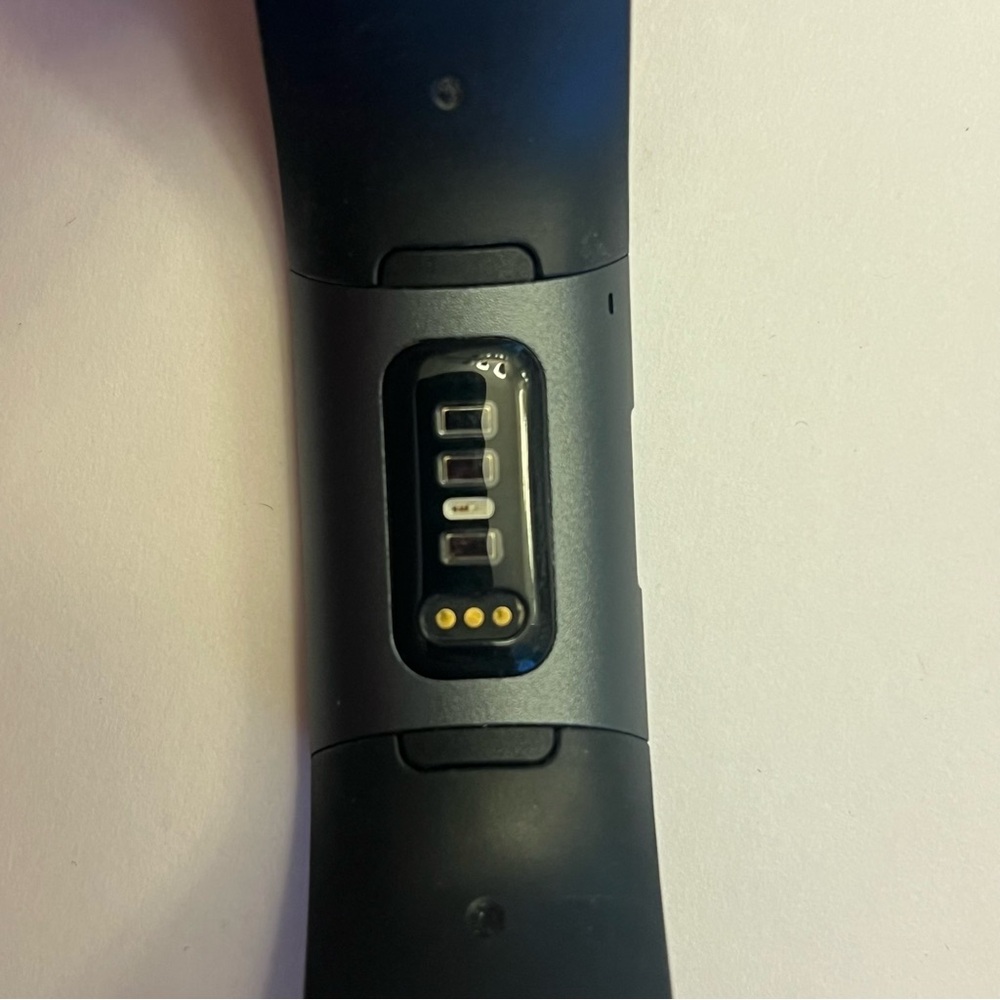 Fitbit Charge 3, Tested, Charger‎ Included, Graphite/Black - Picture 6 of 6